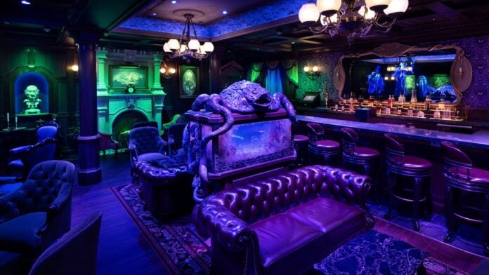 Disney Treasure Haunted Mansion Parlor